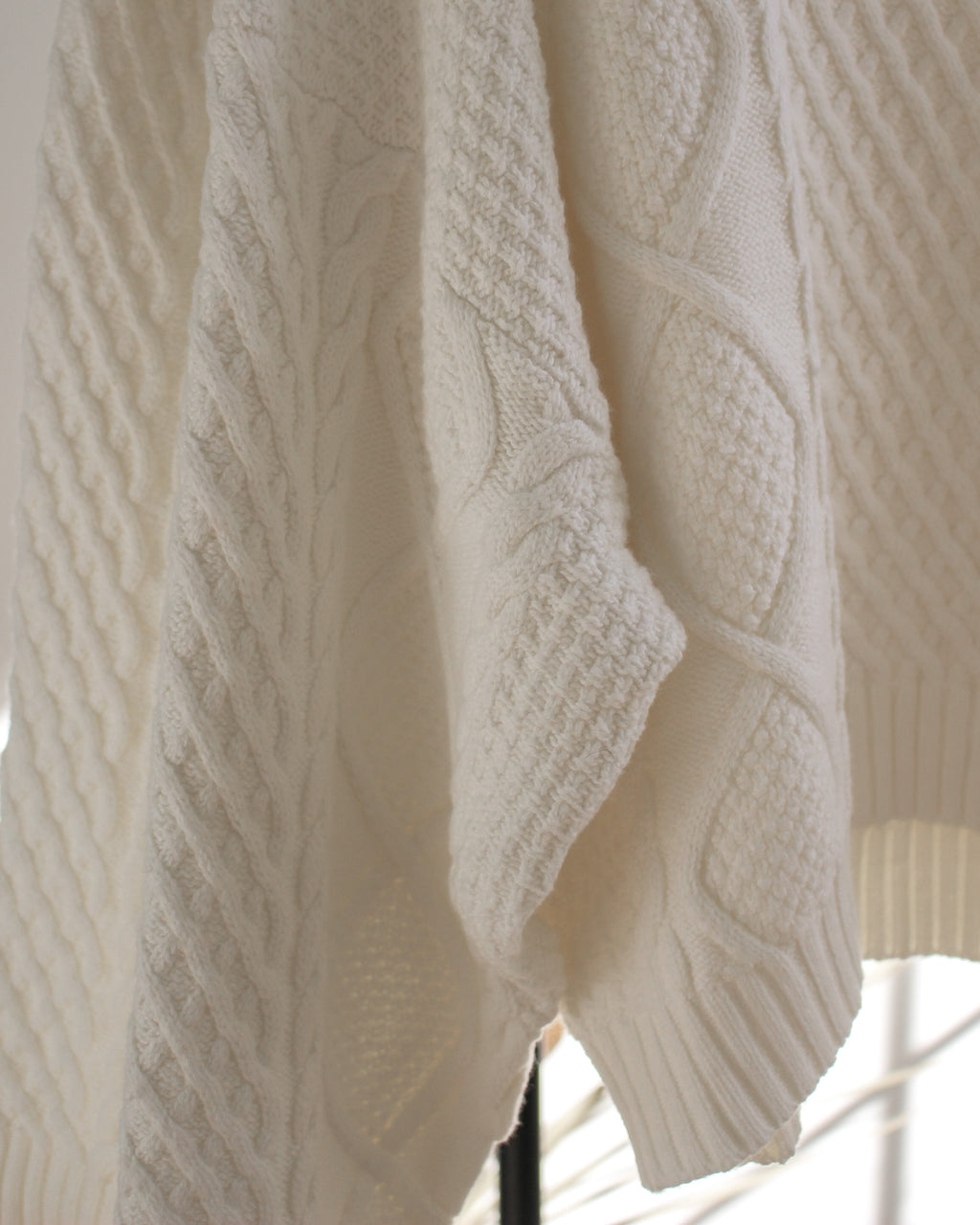Relaxed Cable Knit Sweater