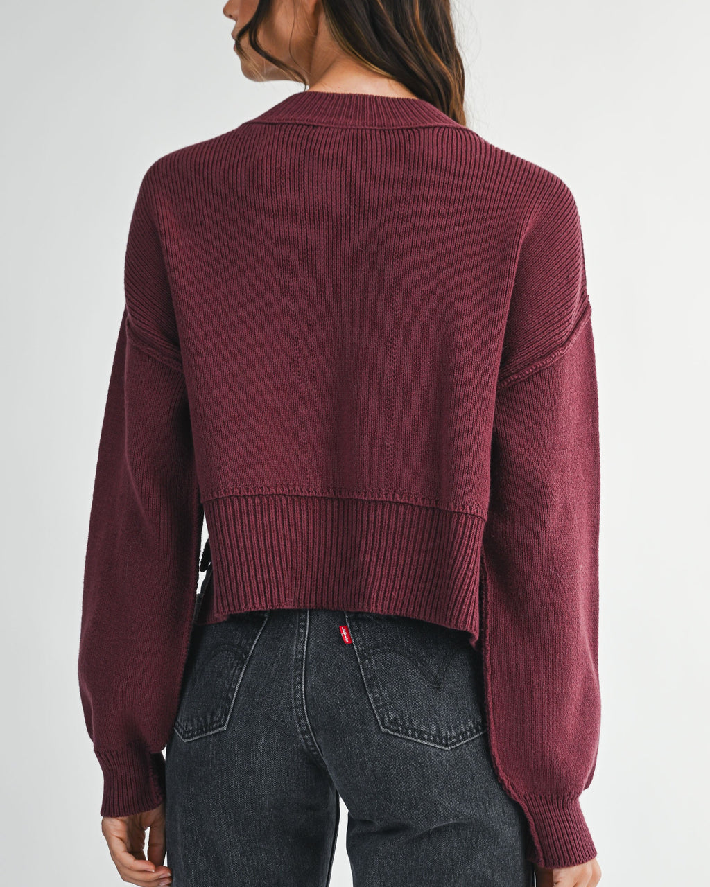 crew neck sweater with ribbed cuffs and cropped hem