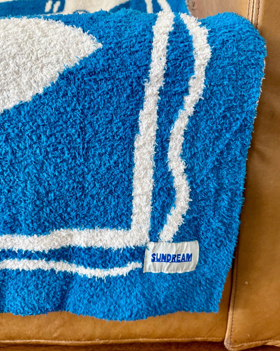 Catch & Release Plush Throw | Swell Blue